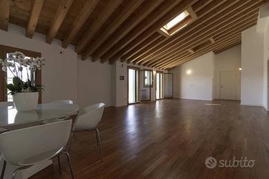 Appartamento di 150 m² con più di 5 locali e box a