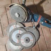 flessibile grande marca bosch con 10 vari dischi. 