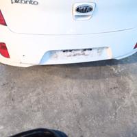 Paraurti posteriore con graffi Kia Picanto 2012