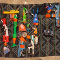 Pistole, fucili e Bazooka Nerf con munizioni bersa