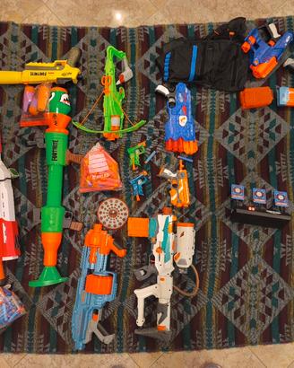 Pistole, fucili e Bazooka Nerf con munizioni bersa