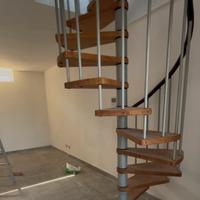 Scala a chiocciola moderna da interno