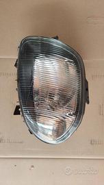Faro anteriore sinistro Renault Clio II Hella