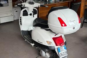 Vespa piaggio 300 gts