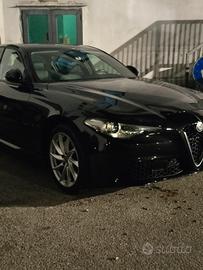   Alfa Romeo Giulia 2.2 AT8 160cv Nero Vulcano