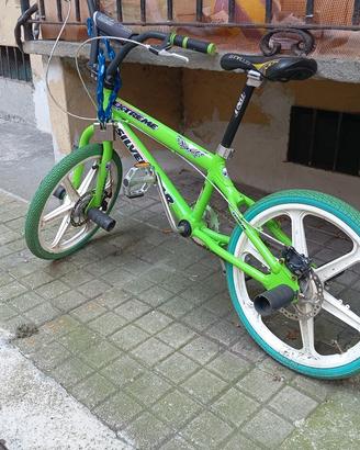 Bicicletta BMX con freni a Disco