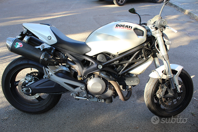 Ducati Monster 696
