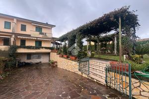 PORZIONE DI BIFAMILIARE A LARIANO