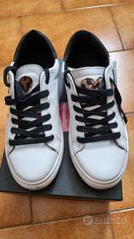 sneaker bianche e nere con dettagli