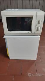 Microonde LG, bianco.
