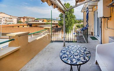 Elegante quadrilocale ristrutturato con terrazzo