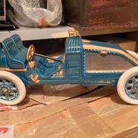 Modellino di porcellana firmato