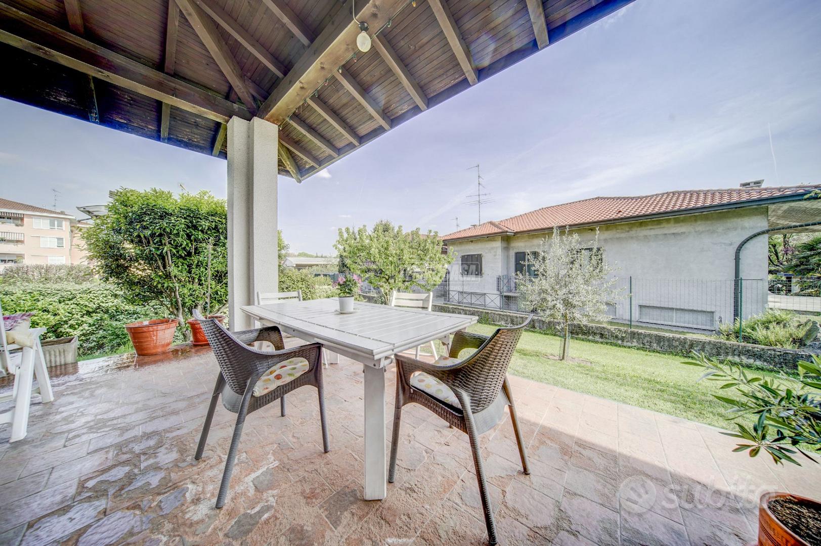 VILLA SINGOLA CON 3 CAMERE DA LETTO SU UNICO LIVEL - Vista 5