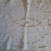 Runner ricamo ad intaglio 
