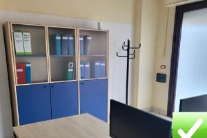 Ufficio Nuovo Con Vetrina Fronte Strada Pezzo