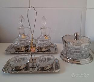 Set portacondimenti in cristallo.