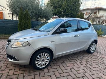 Lancia Ypsilon 1.2 69 CV 5 porte GPL Ecochic Plati