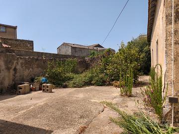 Casa campidanese con cortile