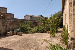 Casa campidanese con cortile