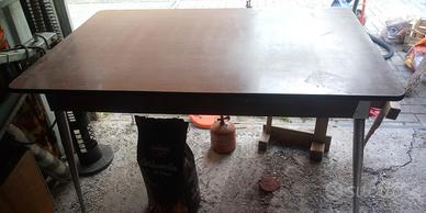Tavolo usato in formica