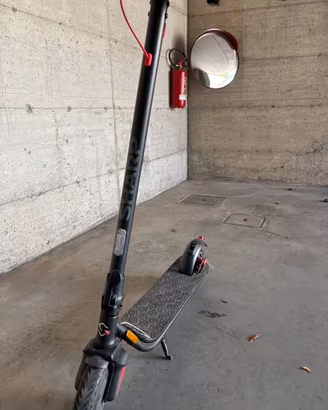 Monopattino elettrico Sharp