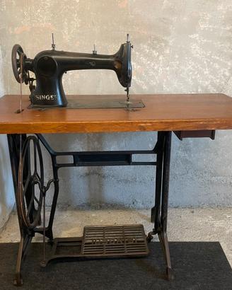 Macchina da cucire Singer a pedale originale 1936
