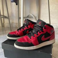 Jordan 1 mid