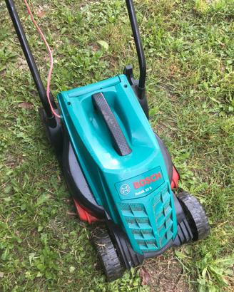 Tosaerba elettrico Bosch Rotak 32R da riparare