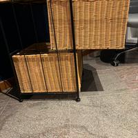 Cassettiera in vimini e struttura in ferro battuto