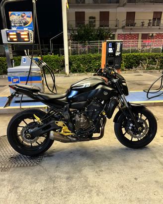 YAMAHA MT 07 A2