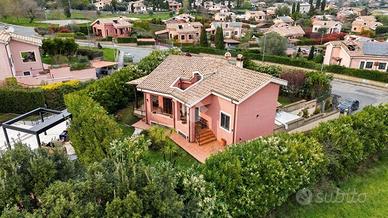 VILLA SINGOLA A BRACCIANO