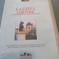 La città Louvre. Videocassetta più libro. 