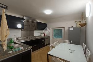 4 LOCALI A GENOVA