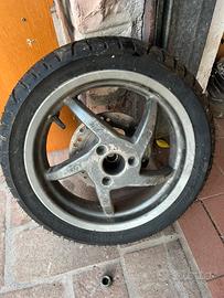Cerchio posteriore Aprilia Sr gomma Metzler