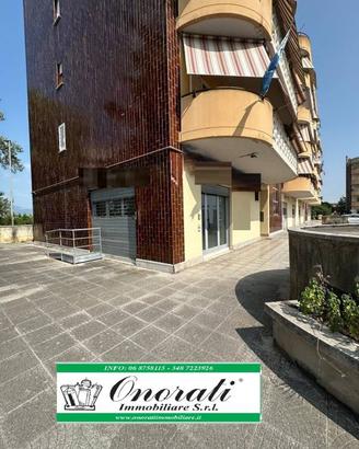 Immobile di 260 m² con più di 5 locali a Guidonia 