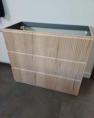 Mobile bagno a terra nuovo ancora imballato
