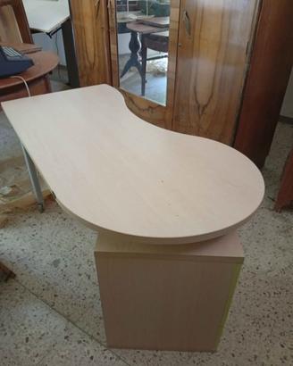 Scrivania con cassetti e letto singolo