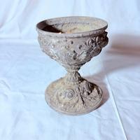 Antico calice coppa in ghisa