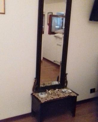 Mobile specchiera antico