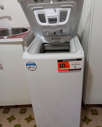 Lavatrice Indesit carica dall'alto 