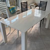 Tavolo bianco laccato