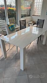 Tavolo bianco laccato