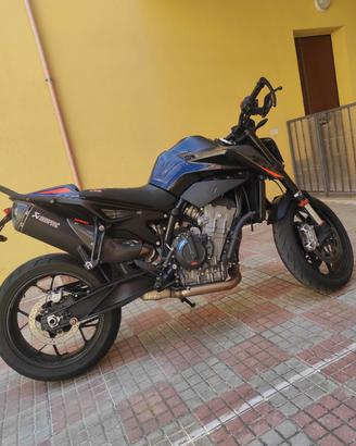duke 890