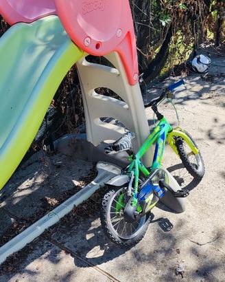 Scivolo da giardino più bici