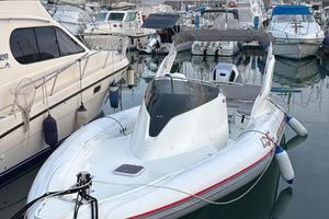 Gommone Honda 4XC H8 motorizzato Honda 250