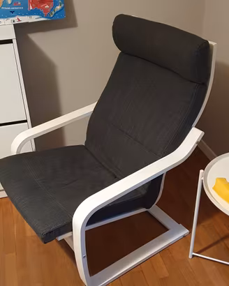 Poltrona Ikea POANG bianca con cuscino antracite. 