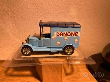 Modellino camion epoca Danone