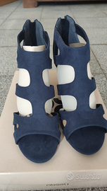 Scarpe nuove blu con tacco n. 39