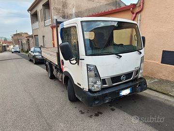 Nissan Cabstar NT400 Trilaterale 