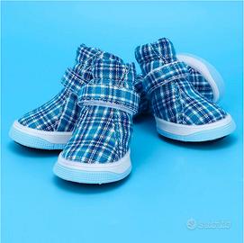 Scarpe azzurre per cane